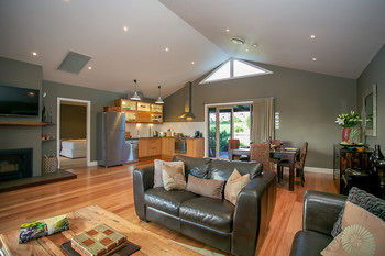 Lilies Luxury Retreats - Accommodation 4U 43