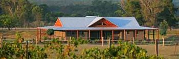 Lilies Luxury Retreats - Accommodation 4U 4