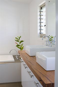 Lilies Luxury Retreats - Accommodation 4U 11
