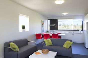Western Sydney University Village-Campbelltown Campus - Accommodation 4U 3