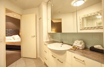 ACD Apartments - Accommodation 4U 5