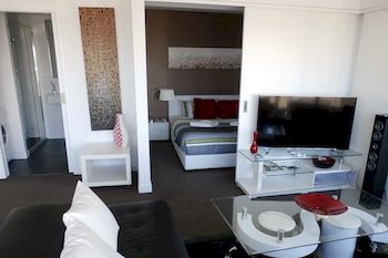 Aura On Flinders Serviced Apartments - Accommodation 4U 3