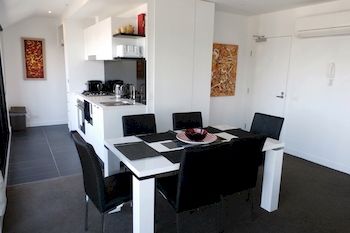 Aura On Flinders Serviced Apartments - Accommodation 4U 6