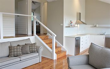 Wine Country Villas - Accommodation 4U 5