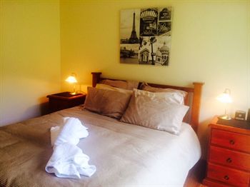 Australian Home Away @ East Doncaster Andersons Creek 1 - Accommodation 4U 6