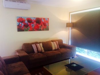 Australian Home Away @ East Doncaster Andersons Creek 1 - Accommodation 4U 13