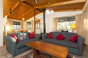 Eagleview Resort - Accommodation 4U 96