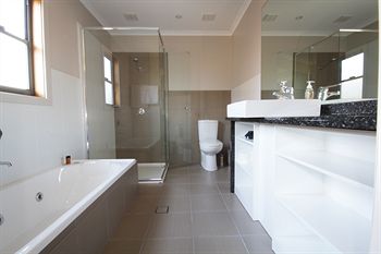 The Edgewater Bed & Breakfast - Accommodation 4U 2