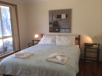 Australian Home Away @ Doncaster Andersons Creek 2 - Accommodation 4U 3