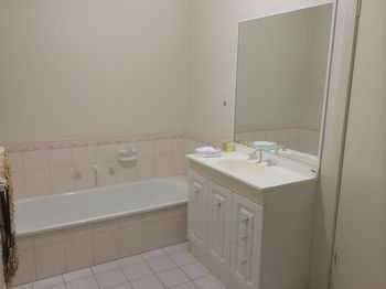 Australian Home Away Ringwood @ Bardia - Accommodation 4U 1