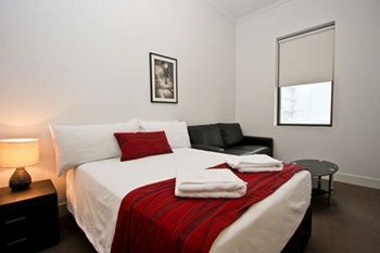 The Star Apartments - Accommodation 4U 6
