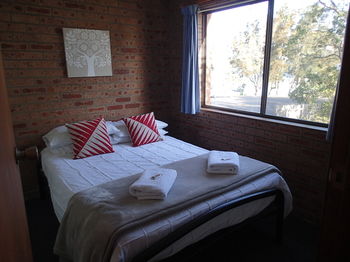 Dungowan Waterfront Apartments - Accommodation 4U 13