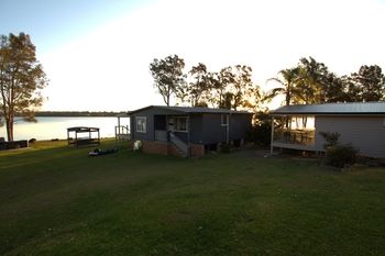 Dungowan Waterfront Apartments - Accommodation 4U 245