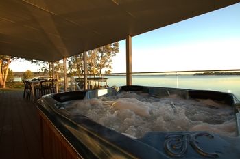 Dungowan Waterfront Apartments - Accommodation 4U 250