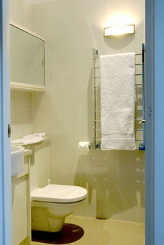 By The Beach B&B And Apartments - Accommodation 4U 6