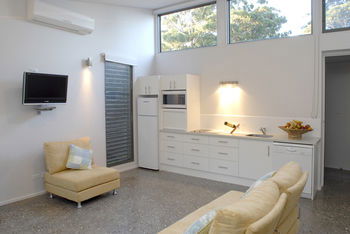 By The Beach B&B And Apartments - Accommodation 4U 10
