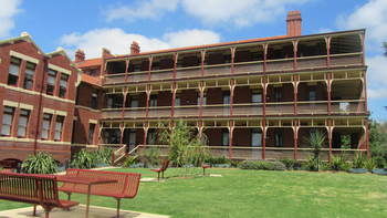 Yarra House Campus Summer Stays - Accommodation 4U 10