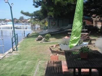 Black Swan Waterfront Motel - Accommodation 4U 2