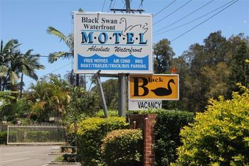Black Swan Waterfront Motel - Accommodation 4U 6