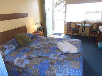 Black Swan Waterfront Motel - Accommodation 4U 8
