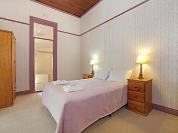 The Victoria & Albert Guesthouse - Accommodation 4U 4