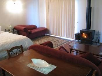 Hill Top Country Guest House - Accommodation 4U 7