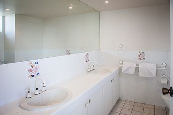 Elouera Tower Beachfront Apartments - Accommodation 4U 2