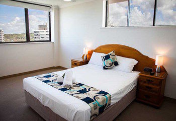 Elouera Tower Beachfront Apartments - Accommodation 4U 10