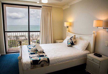 Elouera Tower Beachfront Apartments - Accommodation 4U 14