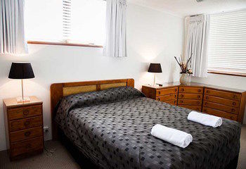 Elouera Tower Beachfront Apartments - Accommodation 4U 15