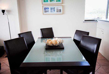 Elouera Tower Beachfront Apartments - Accommodation 4U 18