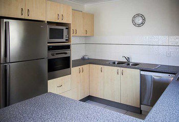 Elouera Tower Beachfront Apartments - Accommodation 4U 19