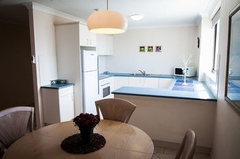 Elouera Tower Beachfront Apartments - Accommodation 4U 23