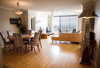 Elouera Tower Beachfront Apartments - Accommodation 4U 27