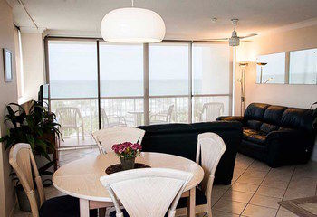 Elouera Tower Beachfront Apartments - Accommodation 4U 29