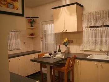 Tudor Cottages Mt Dandenong - Accommodation 4U 1