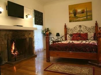 Tudor Cottages Mt Dandenong - Accommodation 4U 3