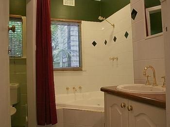 Tudor Cottages Mt Dandenong - Accommodation 4U 7