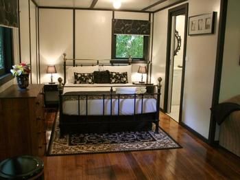 Tudor Cottages Mt Dandenong - Accommodation 4U 9