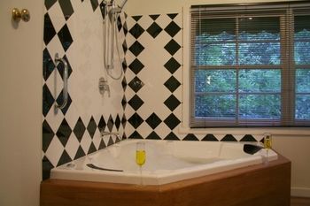 Tudor Cottages Mt Dandenong - Accommodation 4U 14