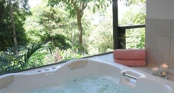 Montville Grove Romantic Cottages - Accommodation 4U 7