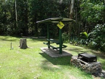 Mapleton Cabins & Caravan Park - Accommodation 4U 0