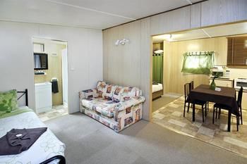 Mapleton Cabins & Caravan Park - Accommodation 4U 3