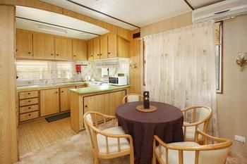 Mapleton Cabins & Caravan Park - Accommodation 4U 6