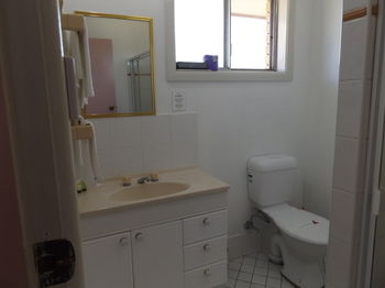 Civic Motel - Accommodation 4U 12