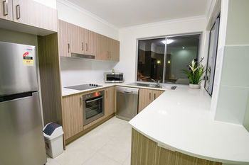 Direct Hotels - Breeze On Brightwater - Accommodation 4U 2