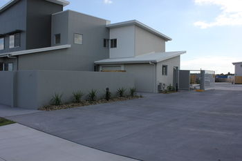 Direct Hotels - Breeze On Brightwater - Accommodation 4U 6