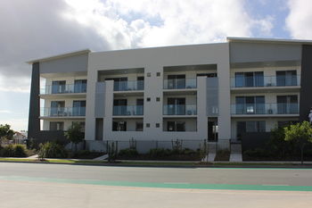 Direct Hotels - Breeze On Brightwater - Accommodation 4U 9