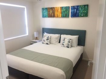 Direct Hotels - Breeze On Brightwater - Accommodation 4U 15