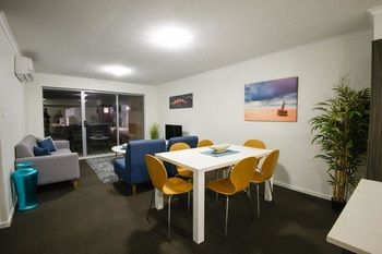 Direct Hotels - Breeze On Brightwater - Accommodation 4U 30